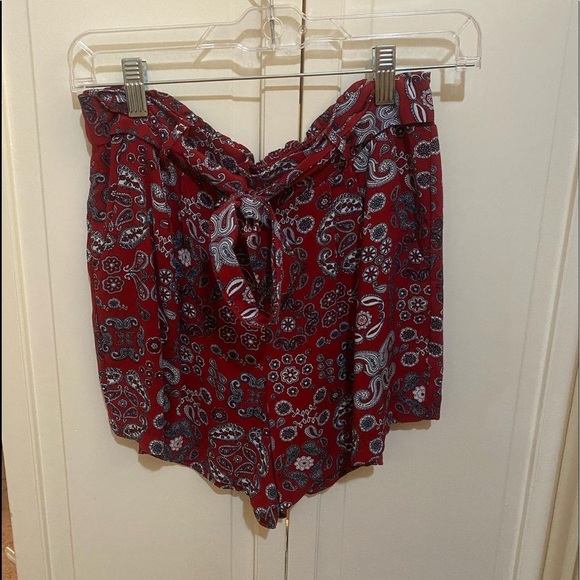 Shorts - Picture 2 of 3